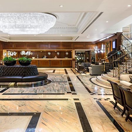Radisson Blu Hotel, London Heathrow هيثرو المظهر الخارجي الصورة