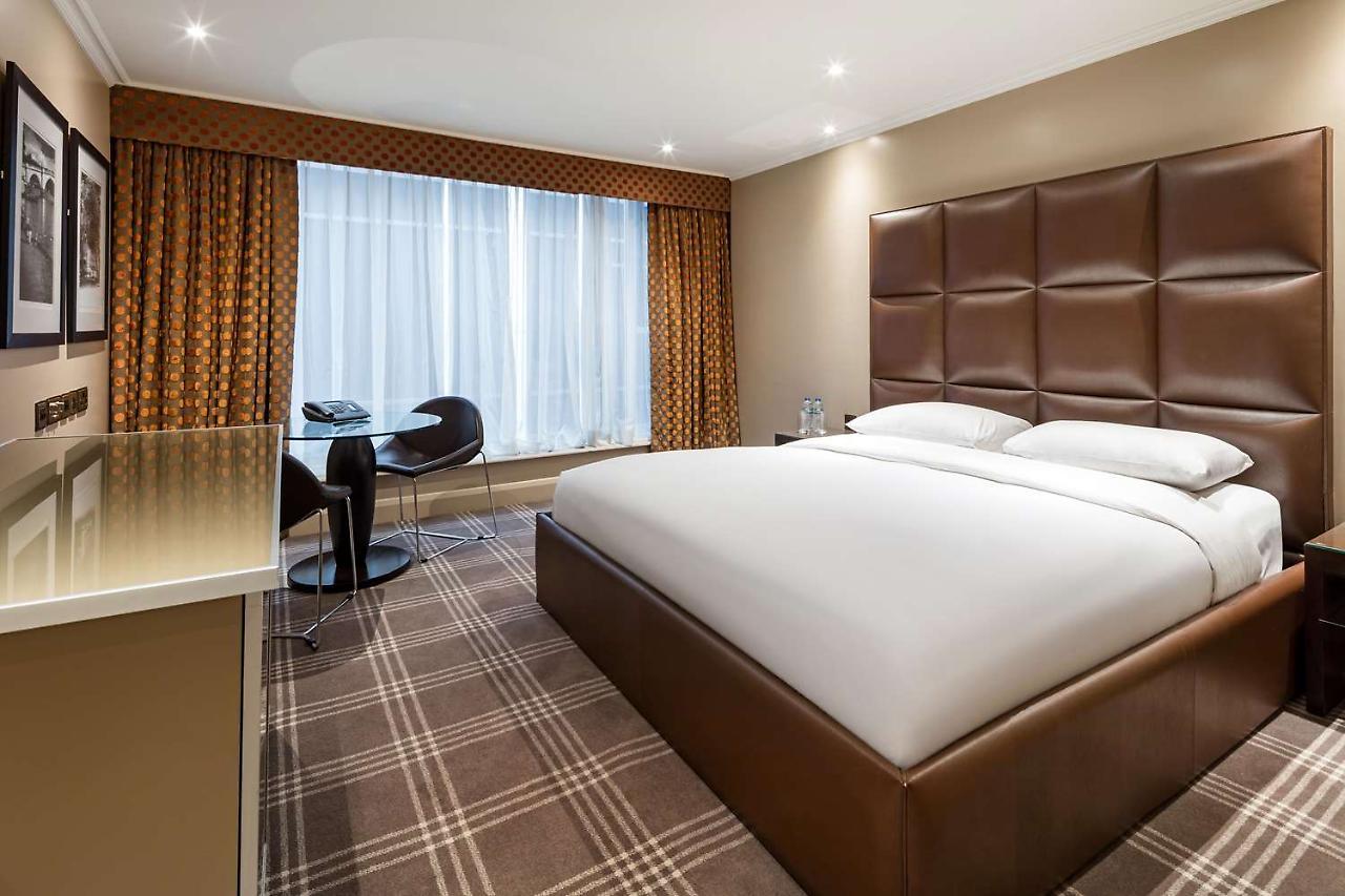Radisson Blu Hotel, London Heathrow هيثرو المظهر الخارجي الصورة