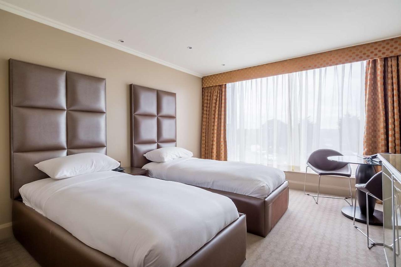 Radisson Blu Hotel, London Heathrow هيثرو المظهر الخارجي الصورة