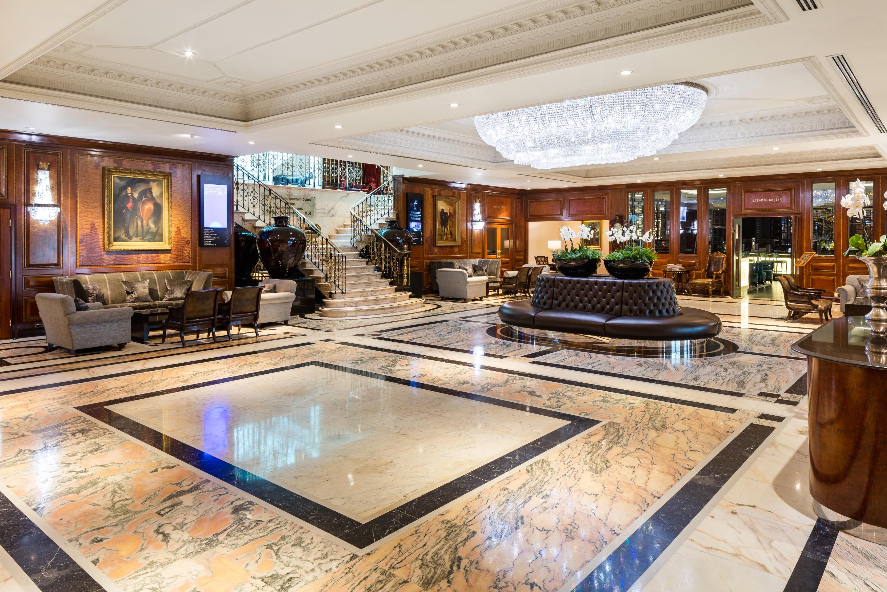 Radisson Blu Hotel, London Heathrow هيثرو المظهر الخارجي الصورة