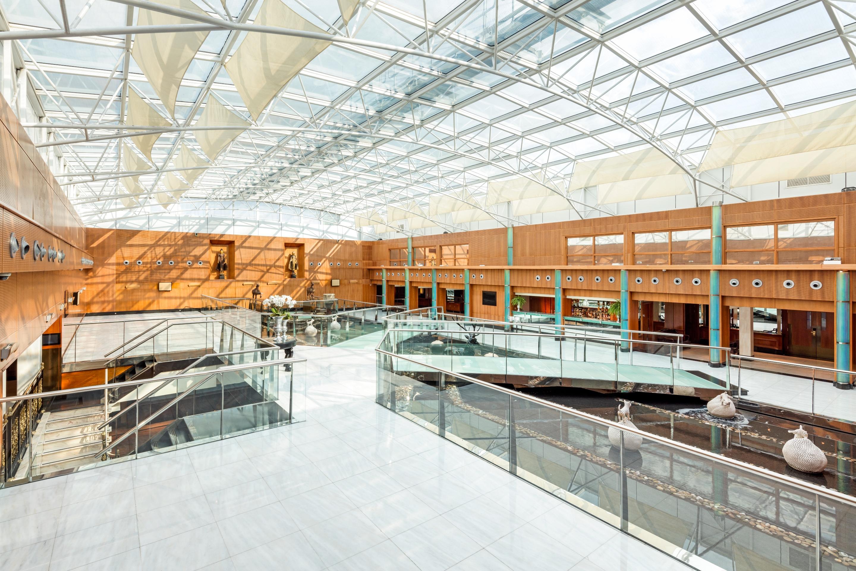 Radisson Blu Hotel, London Heathrow هيثرو المظهر الخارجي الصورة