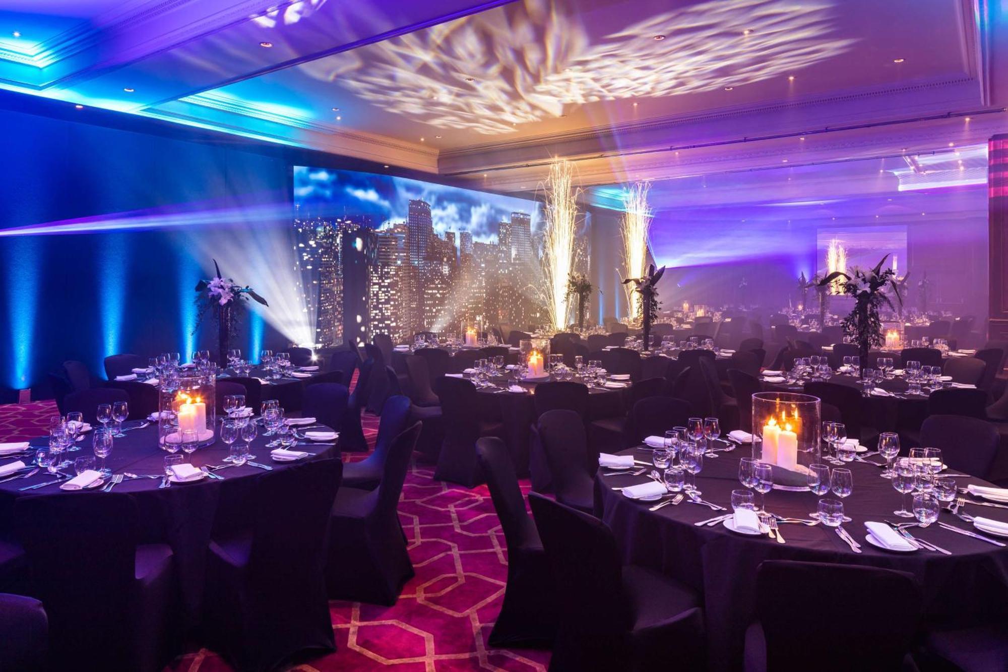 Radisson Blu Hotel, London Heathrow هيثرو المظهر الخارجي الصورة