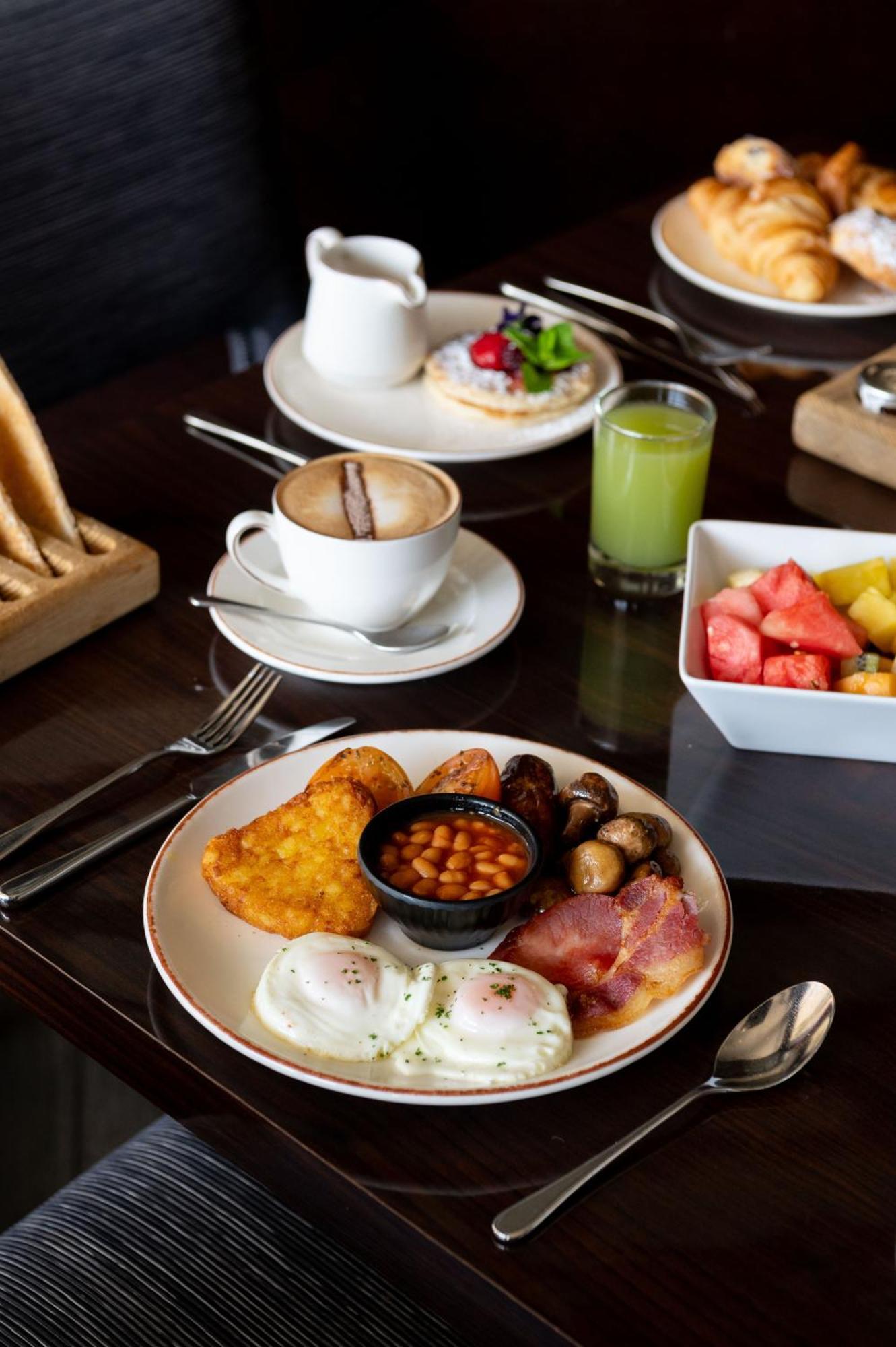 Radisson Blu Hotel, London Heathrow هيثرو المظهر الخارجي الصورة
