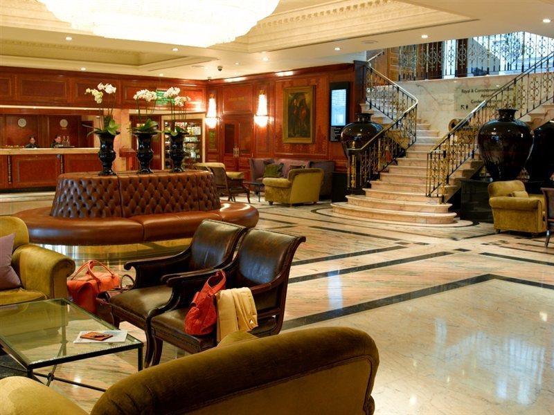 Radisson Blu Hotel, London Heathrow هيثرو المظهر الخارجي الصورة