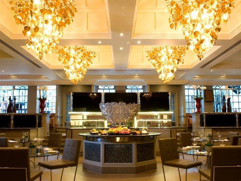 Radisson Blu Hotel, London Heathrow هيثرو المظهر الخارجي الصورة