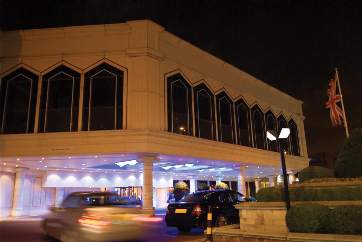 Radisson Blu Hotel, London Heathrow هيثرو المظهر الخارجي الصورة