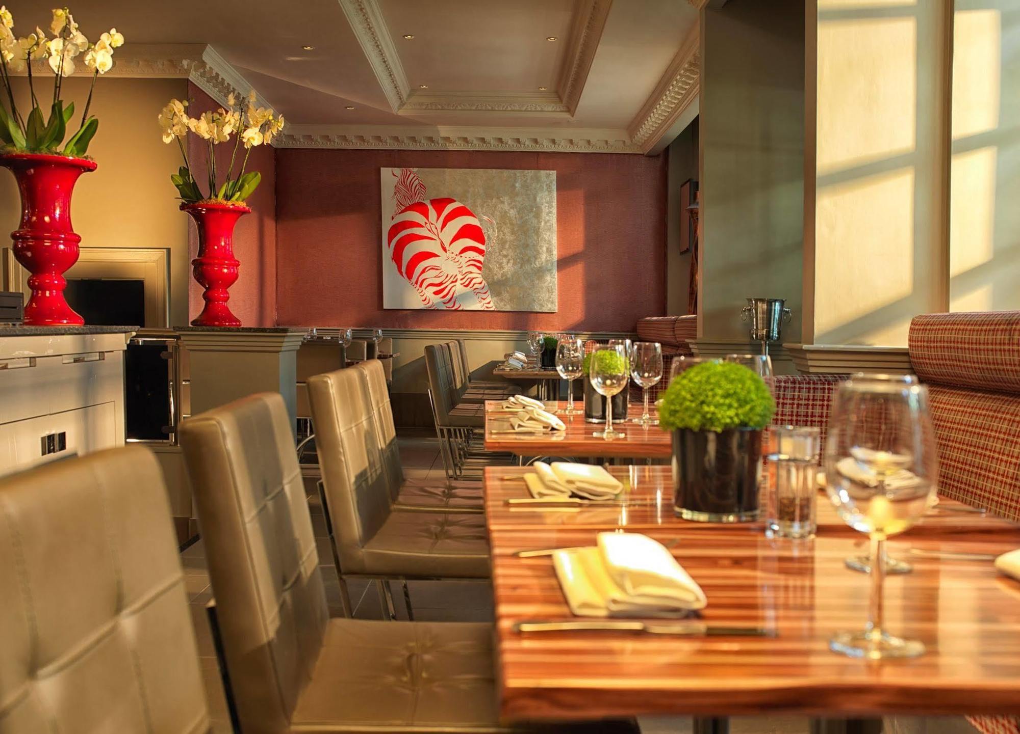 Radisson Blu Hotel, London Heathrow هيثرو المظهر الخارجي الصورة