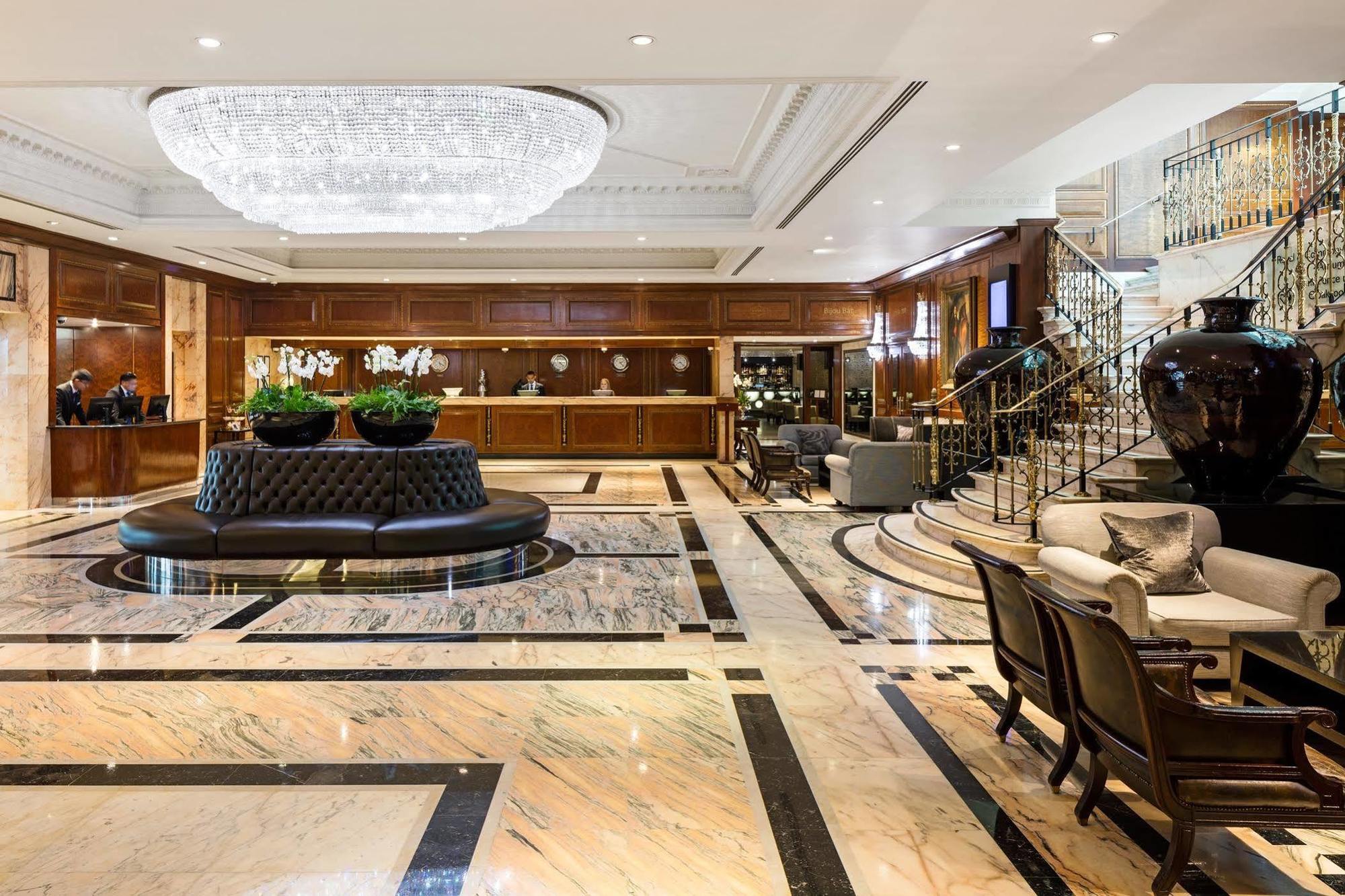 Radisson Blu Hotel, London Heathrow هيثرو المظهر الخارجي الصورة