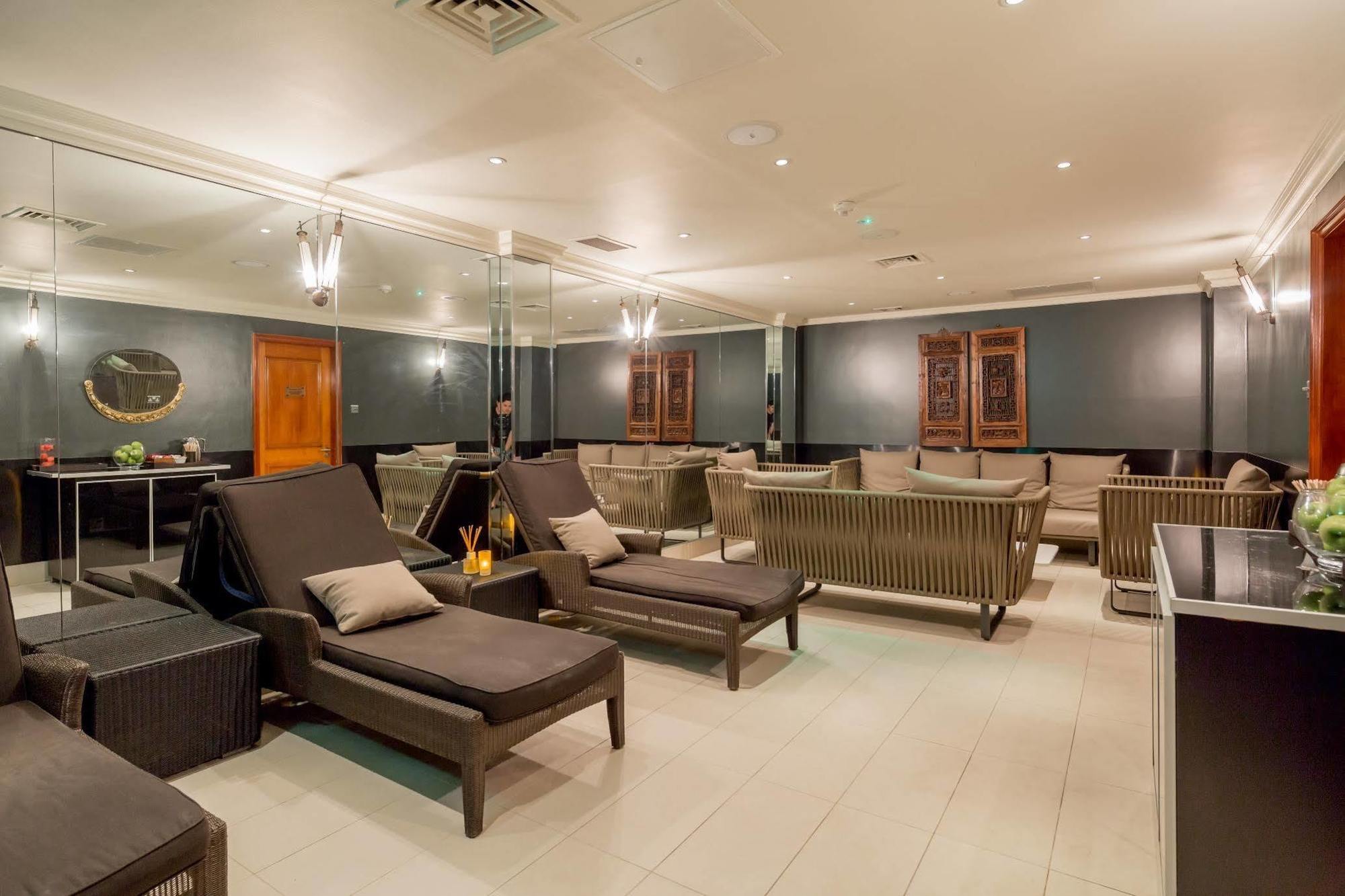 Radisson Blu Hotel, London Heathrow هيثرو المظهر الخارجي الصورة