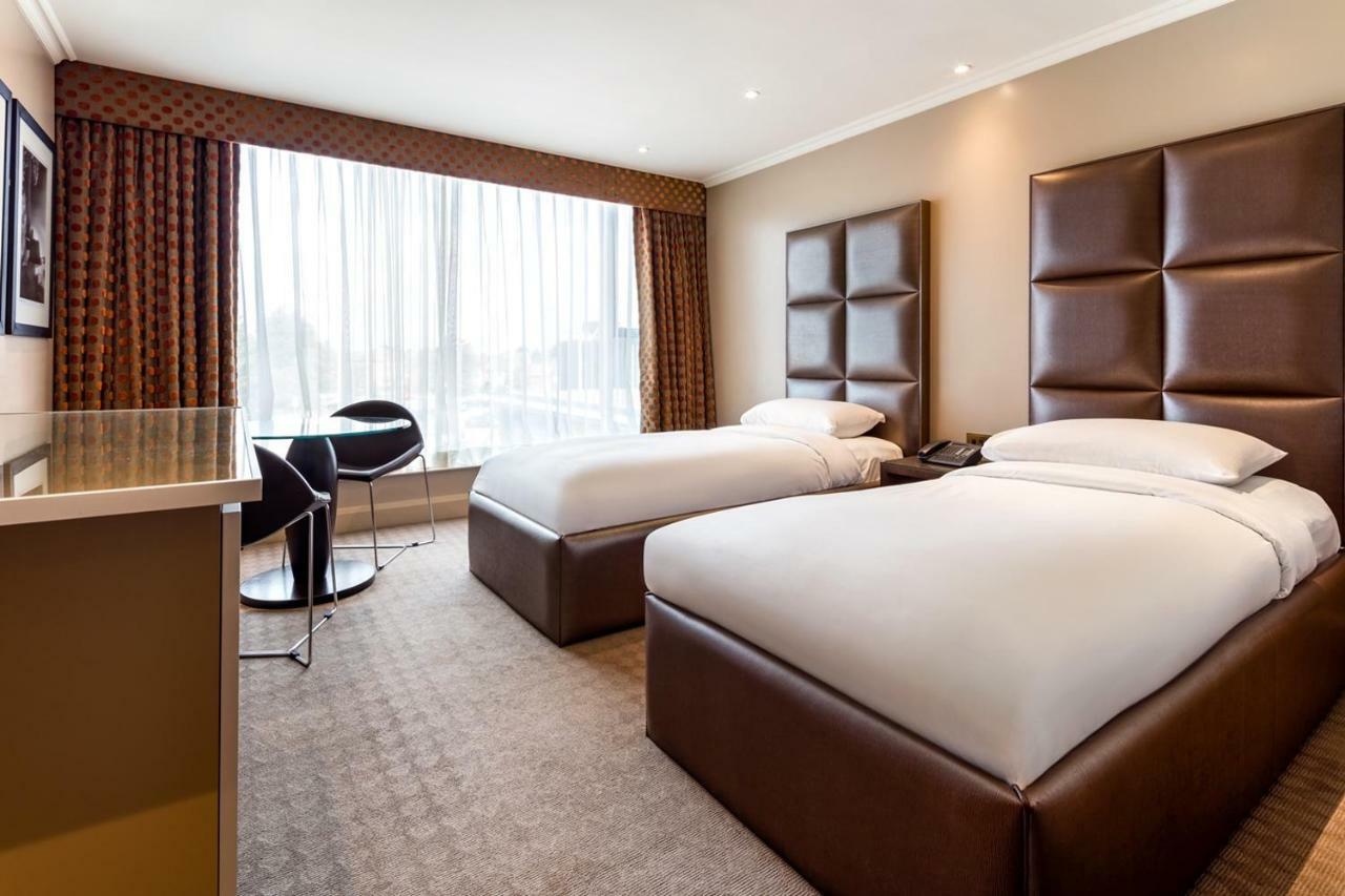 Radisson Blu Hotel, London Heathrow هيثرو المظهر الخارجي الصورة