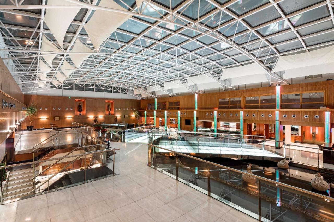 Radisson Blu Hotel, London Heathrow هيثرو المظهر الخارجي الصورة