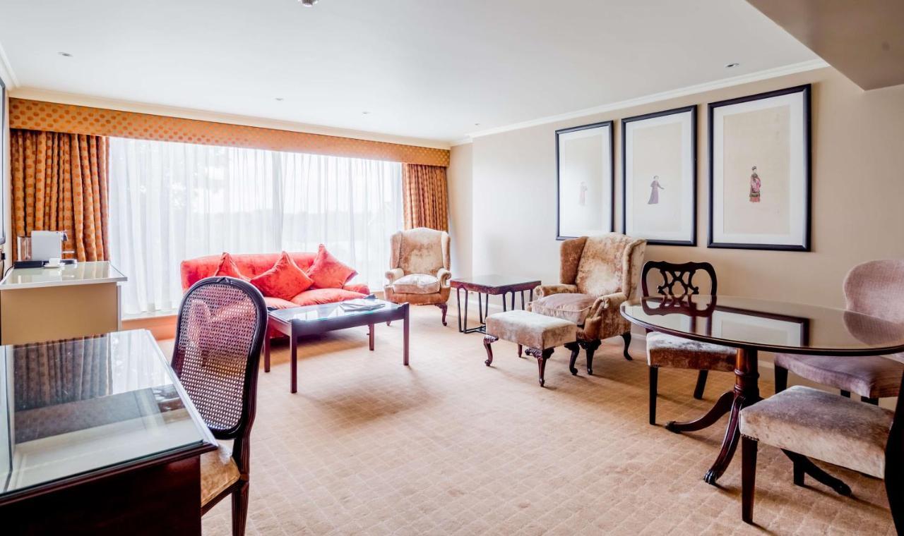 Radisson Blu Hotel, London Heathrow هيثرو المظهر الخارجي الصورة